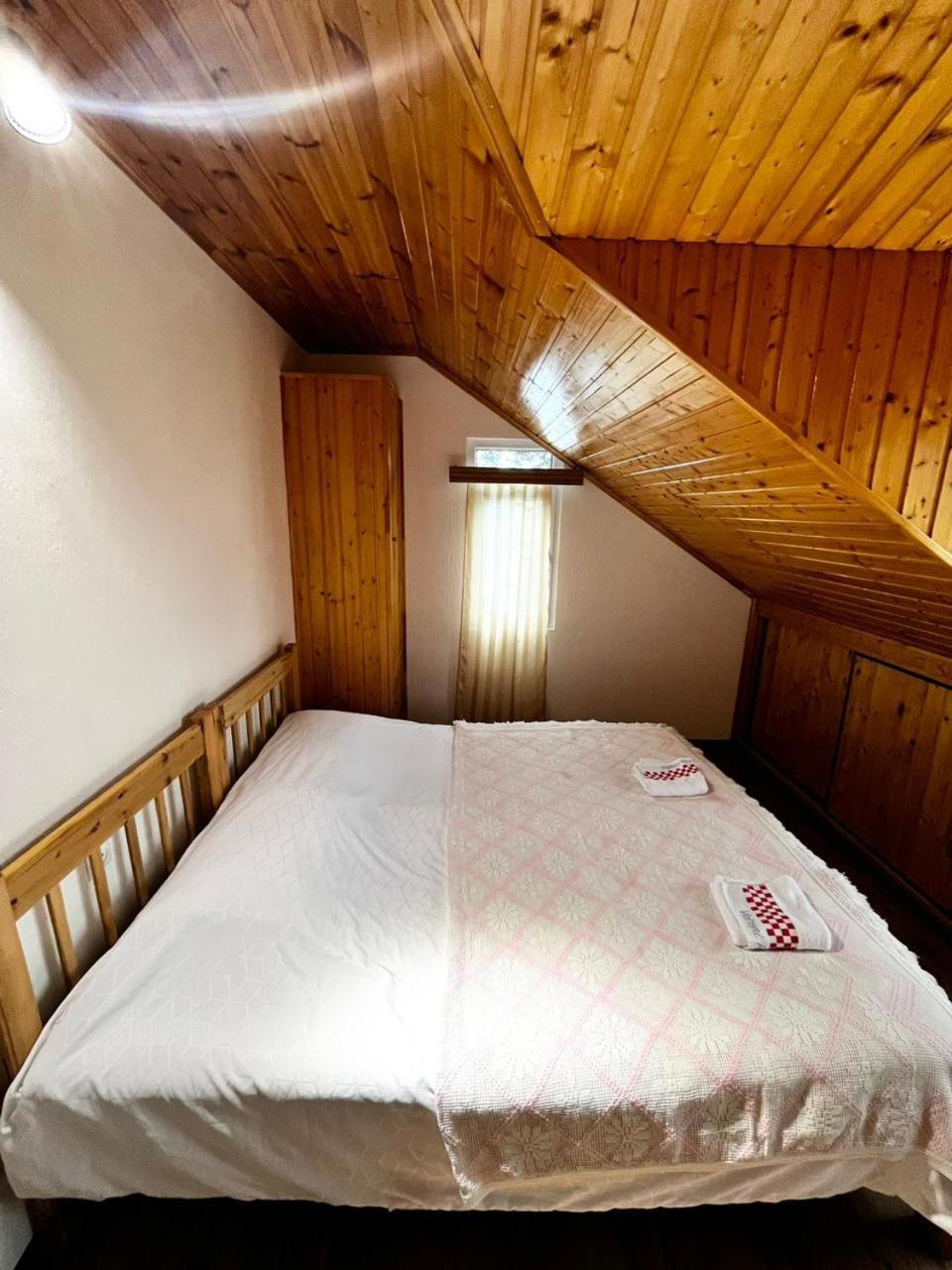 Nino & Irodi'S Guest House Kutaisi Luaran gambar